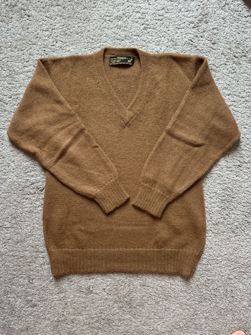 Artevivo Miapu 100% Baby Alpaca V-Neck Sweater